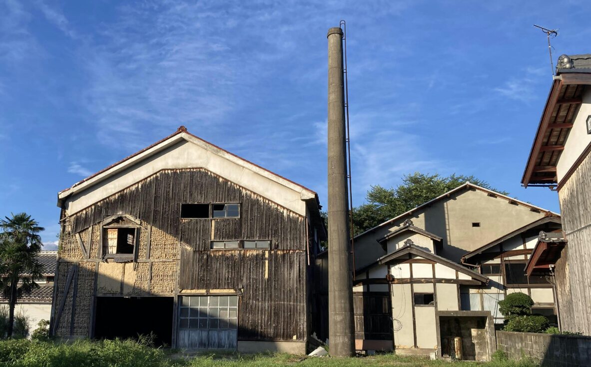 廃業した酒蔵をリノベーション
