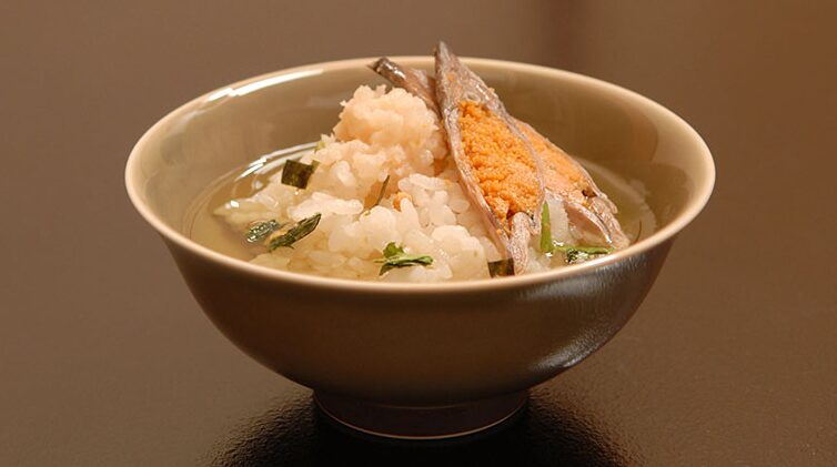 旨味が凝縮された本格的な鮒寿司のお茶漬け。